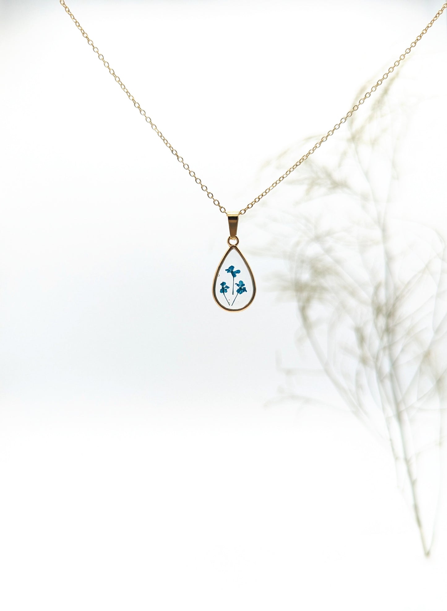 Tear drop Blue Queen Anne's necklace